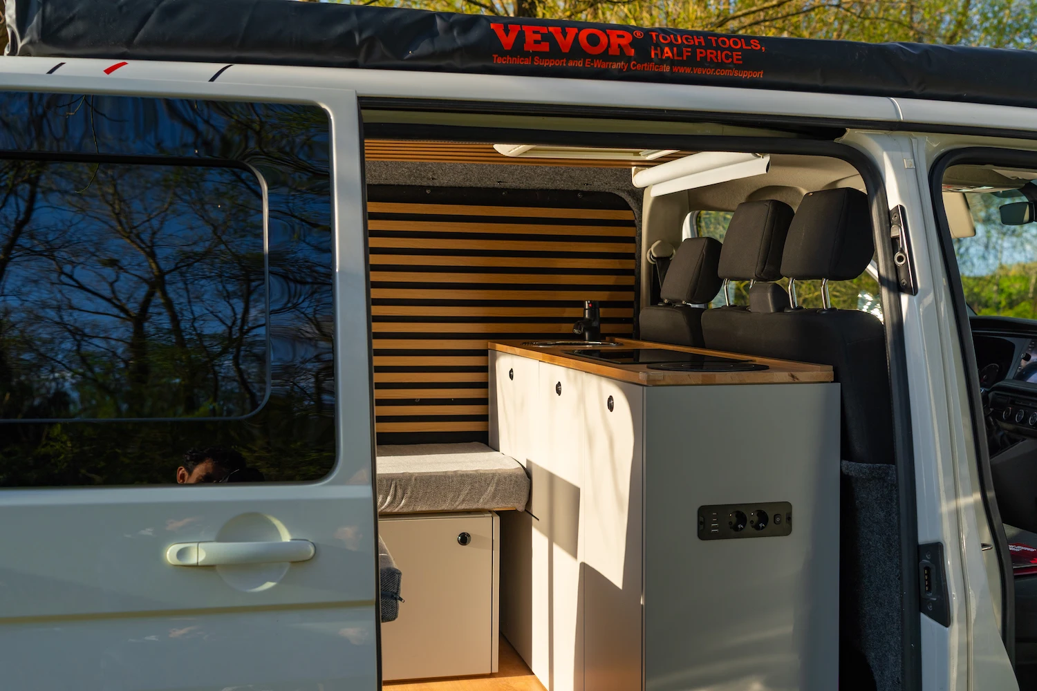 Van aménagé sur mesure BlackVan extérieur